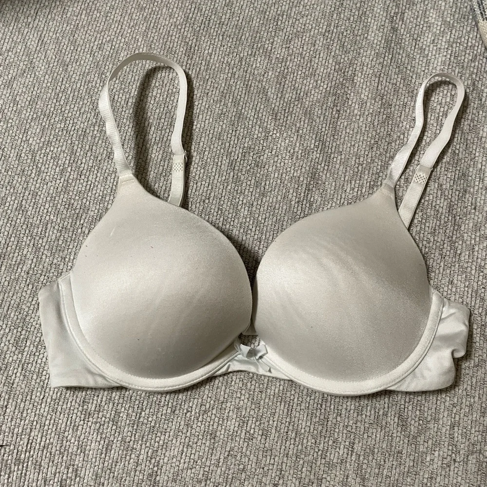 ✨Brooke Aerie White Bra Size 32C